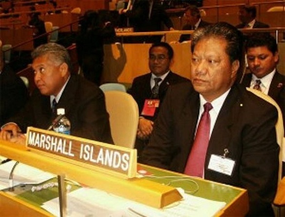 Prof. Vicente Sinining with Foreign Minister Gerard Zackios (left) and President Kessai Note of the Republic of the Marshall Islands.